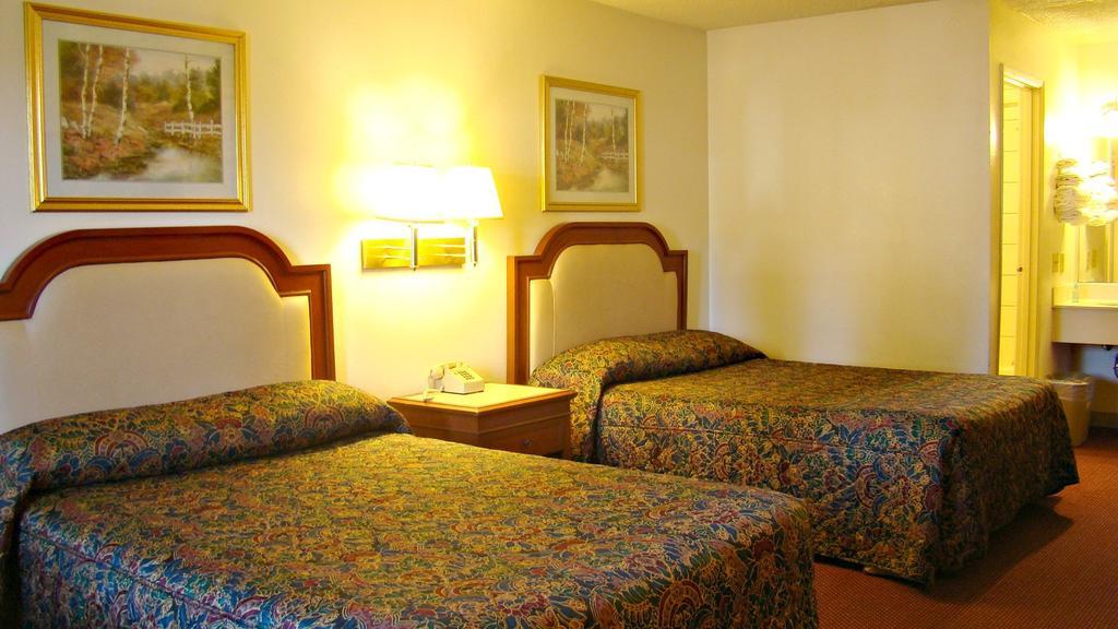 Highland Inn Room photo