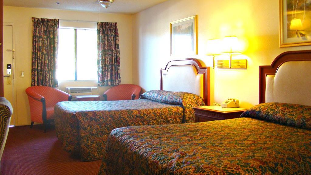 Highland Inn Room photo